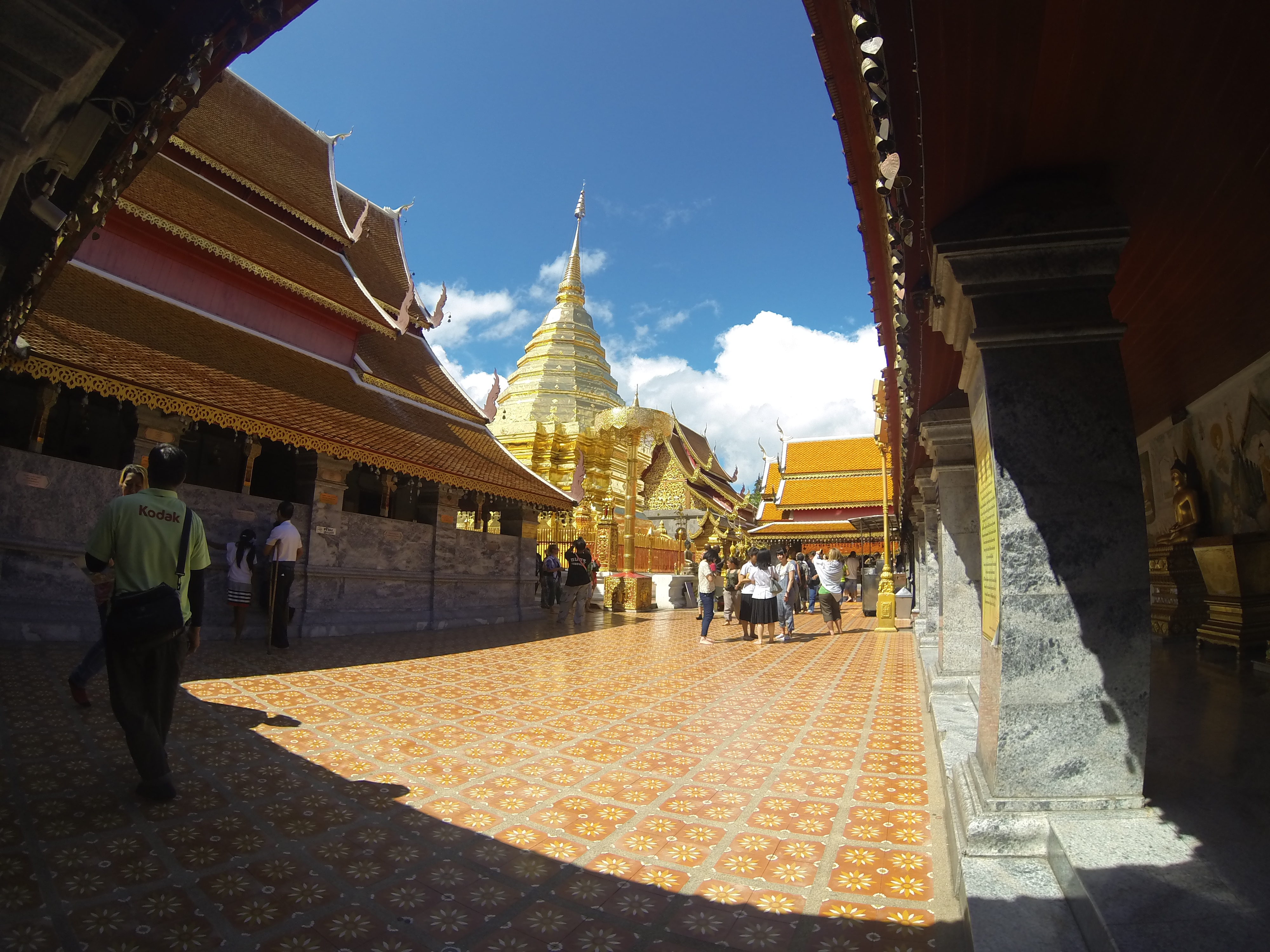 Golden temple of Wat Phra That Doi Suthep